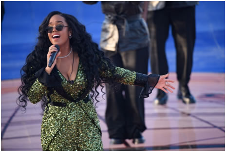 H.E.R. performed the song from the Museum of Motion Pictures. 